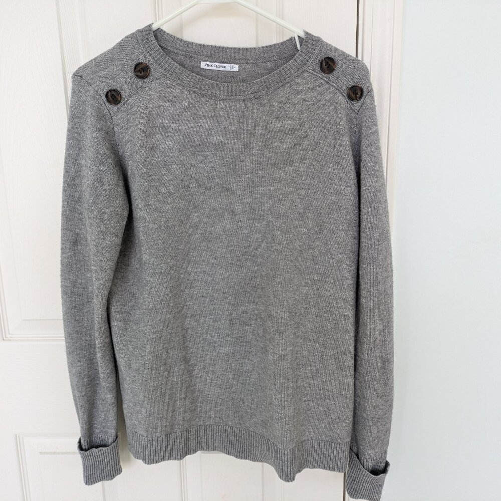 Long sleeved sweater top